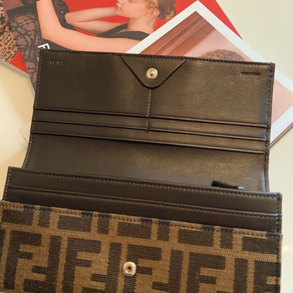 Fendi zucca wallet with gold logo and tortoiseshell. - Picture 9 of 16